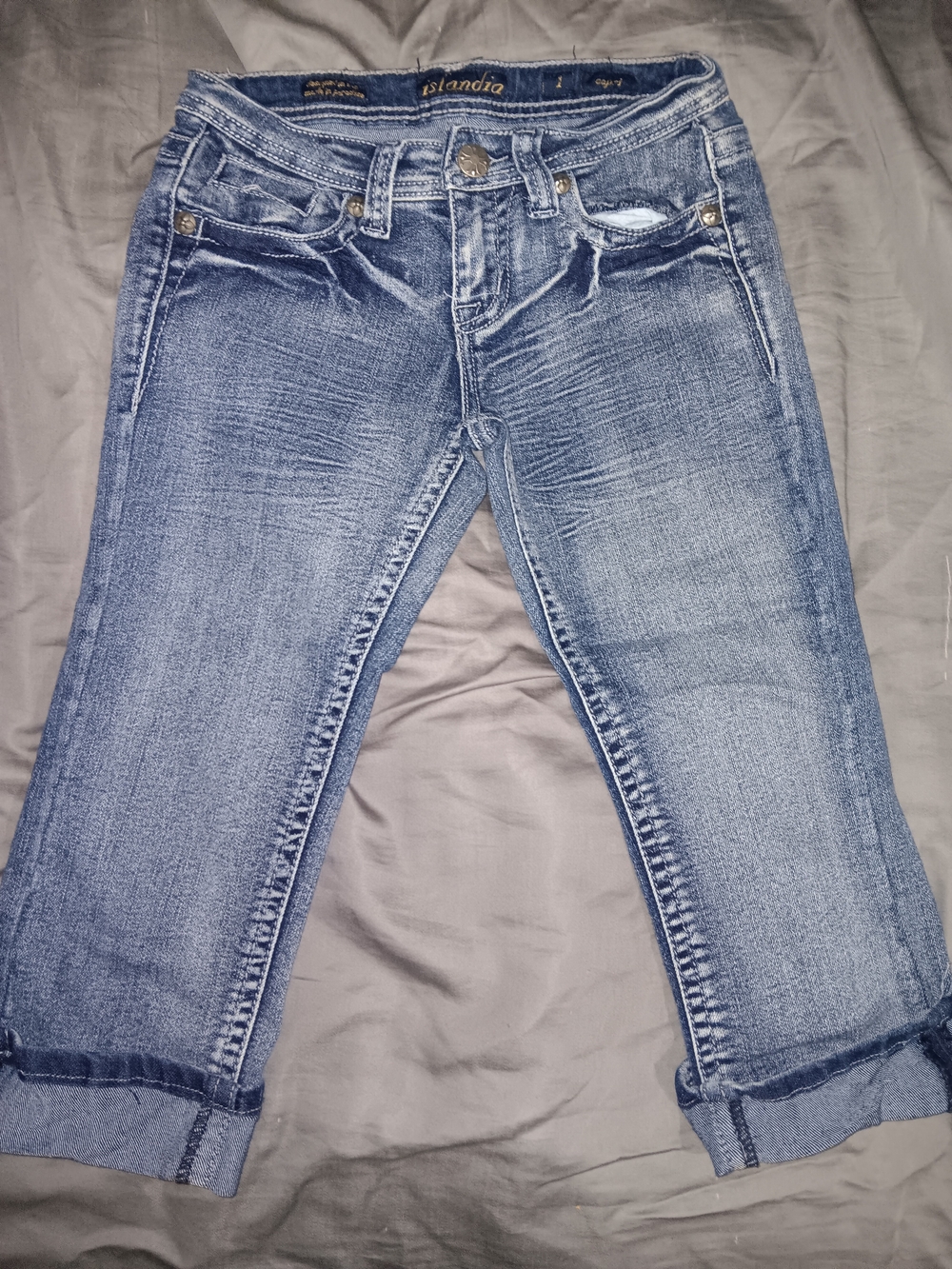 Islandia Women's Mid Wash Capri Jeans